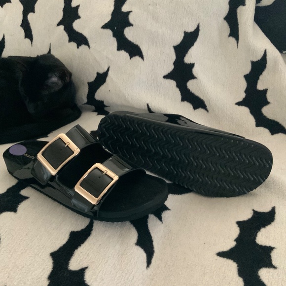 Brand new Madden girl black patent slip on sandals - Picture 3 of 5